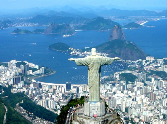 Le Christ Rdempteur dominant Rio de Janeiro au Brsil.