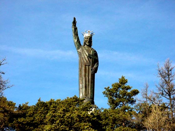Statue du Christ-Roi rige en 1935  Lens.Hlas, ce n