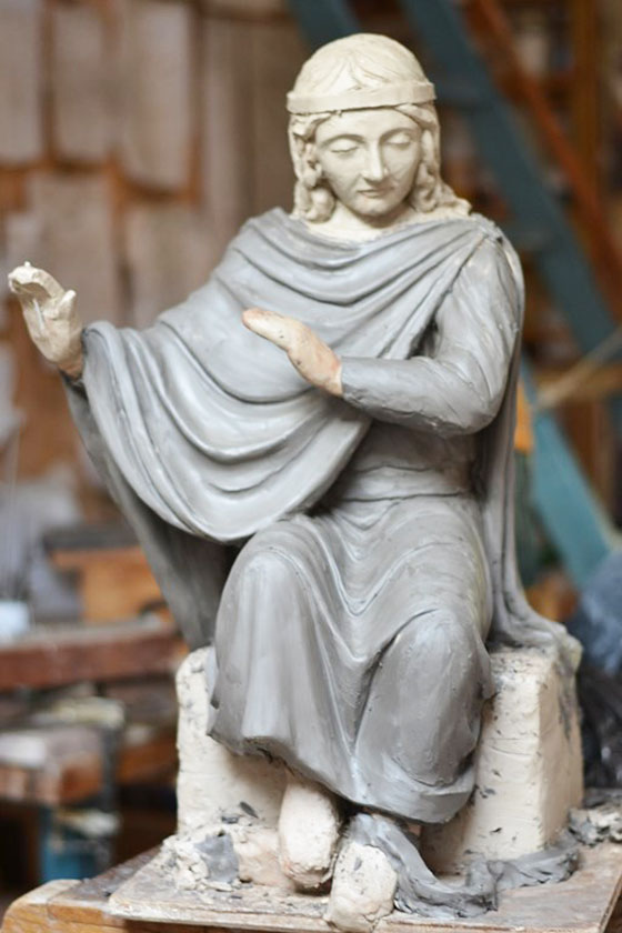 1 - Premire photo du projet : lbauche de la statue de saint Hermngilde en argile.