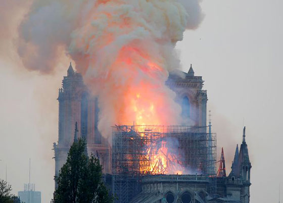 La flche et toute la toiture se sont effondrs.